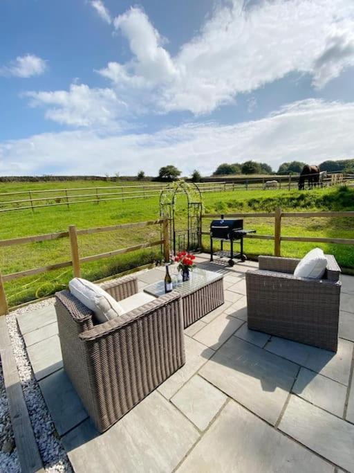 Luxury Detached Peak District Stone Barn - Dog Friendly Villa Hazelwood Dış mekan fotoğraf