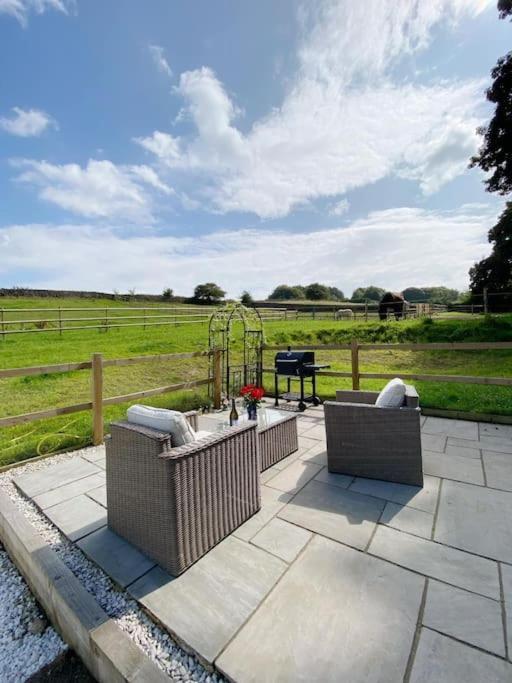 Luxury Detached Peak District Stone Barn - Dog Friendly Villa Hazelwood Dış mekan fotoğraf